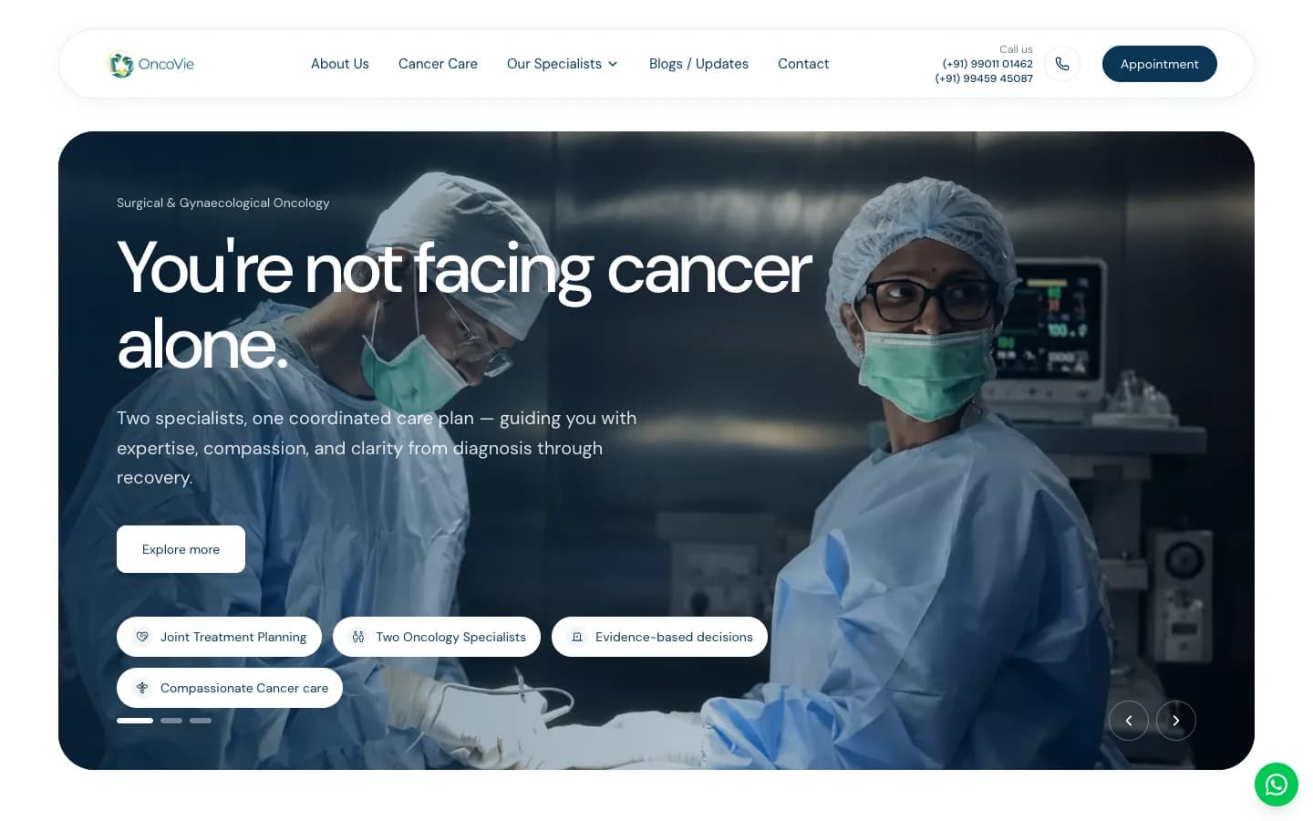 الصفحة الرئيسية لموقع OncoVie على شاشة الحاسوب — «You’re not facing cancer alone» (لستَ وحدك في مواجهة السرطان)
